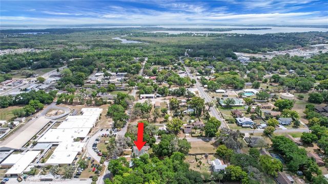 305 W FOUNTAIN STREET, Fruitland Park, FL 34731