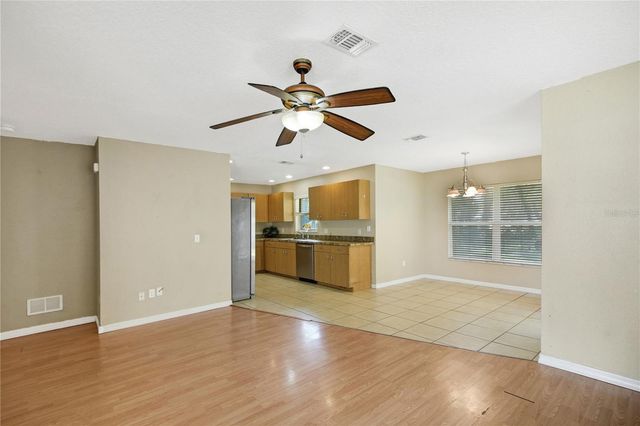 305 W FOUNTAIN STREET, Fruitland Park, FL 34731