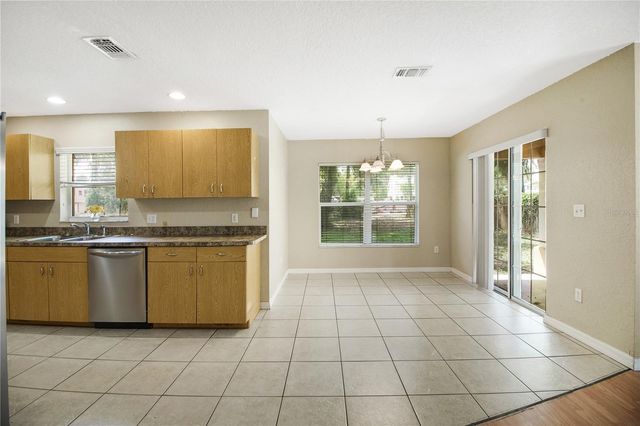 305 W FOUNTAIN STREET, Fruitland Park, FL 34731