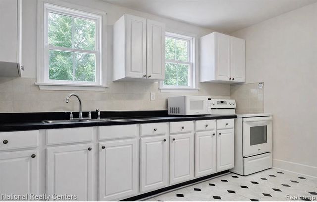 18592 Filmore Street, Livonia, MI 48152