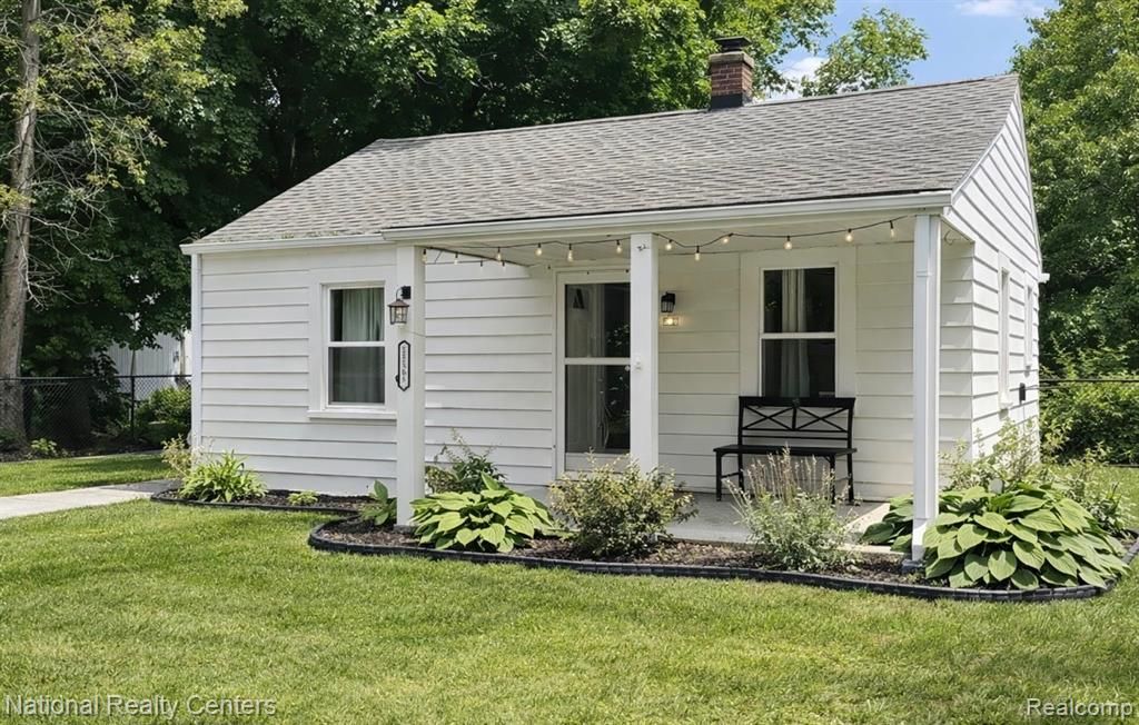 18592 Filmore Street, Livonia, MI 48152