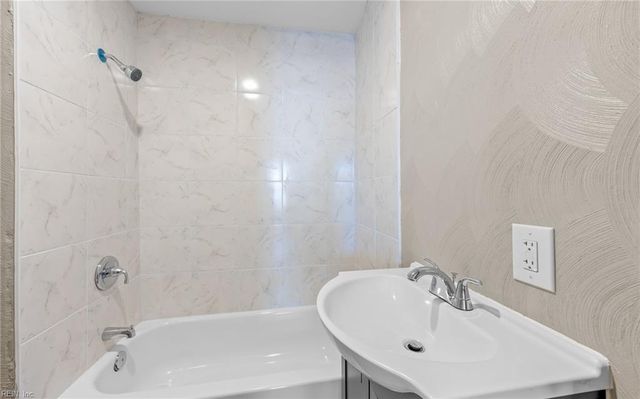 2001 Peach ST, Portsmouth, VA 23704