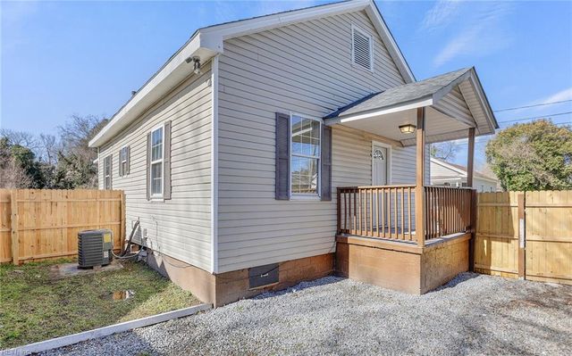 2001 Peach ST, Portsmouth, VA 23704