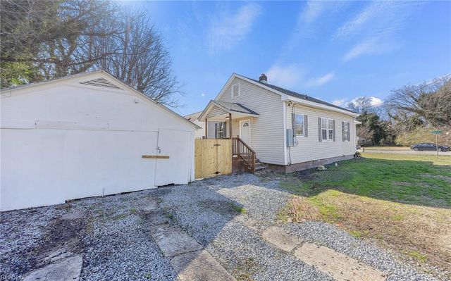 2001 Peach ST, Portsmouth, VA 23704