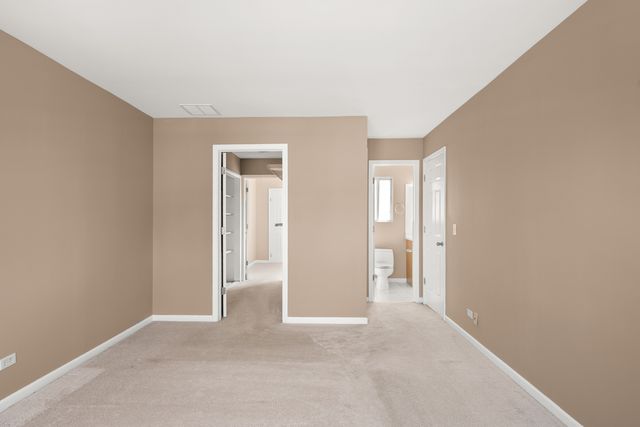 371 Le Parc Circle, Buffalo Grove, IL 60089