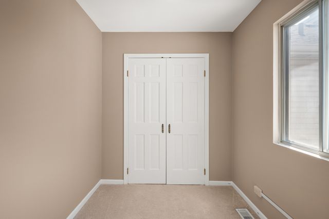 371 Le Parc Circle, Buffalo Grove, IL 60089