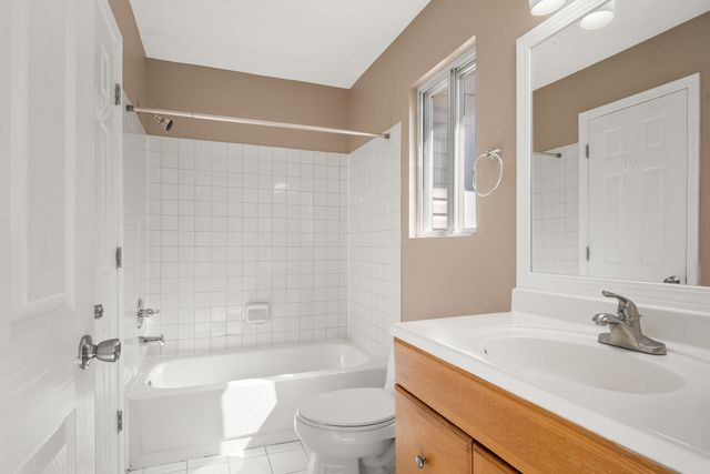 371 Le Parc Circle, Buffalo Grove, IL 60089