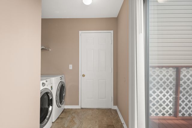 371 Le Parc Circle, Buffalo Grove, IL 60089