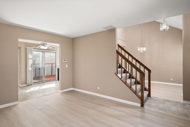 371 Le Parc Circle, Buffalo Grove, IL 60089