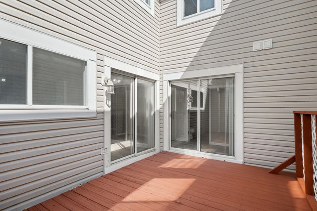 371 Le Parc Circle, Buffalo Grove, IL 60089