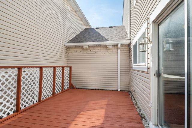 371 Le Parc Circle, Buffalo Grove, IL 60089