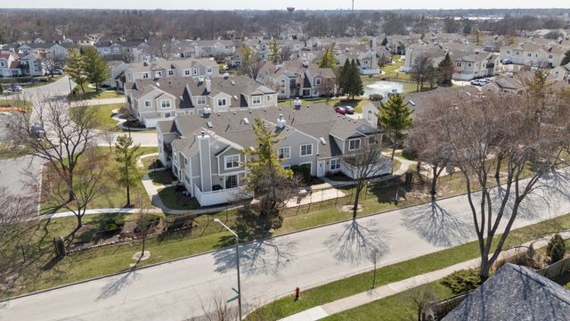 371 Le Parc Circle, Buffalo Grove, IL 60089