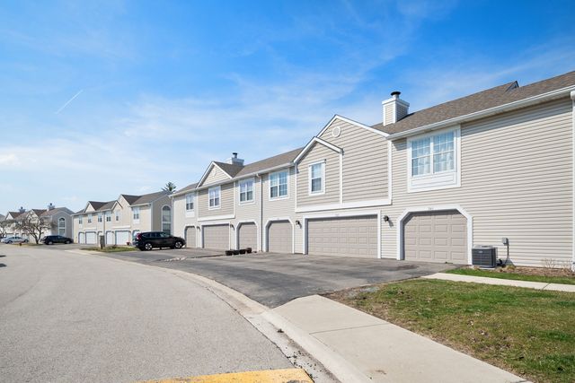 371 Le Parc Circle, Buffalo Grove, IL 60089