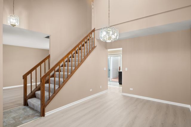 371 Le Parc Circle, Buffalo Grove, IL 60089