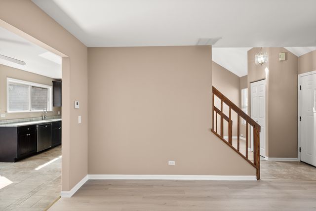 371 Le Parc Circle, Buffalo Grove, IL 60089