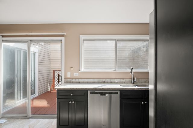 371 Le Parc Circle, Buffalo Grove, IL 60089