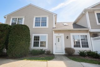 371 Le Parc Circle, Buffalo Grove, IL 60089