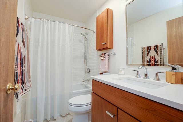 310 Carriage Way 2D, Bloomingdale, IL 60108