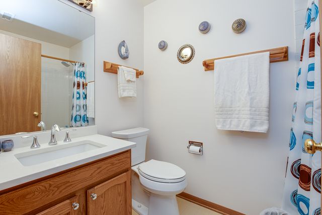 310 Carriage Way 2D, Bloomingdale, IL 60108