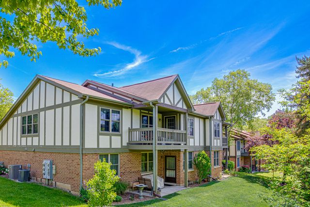 310 Carriage Way 2D, Bloomingdale, IL 60108