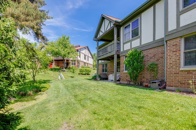 310 Carriage Way 2D, Bloomingdale, IL 60108