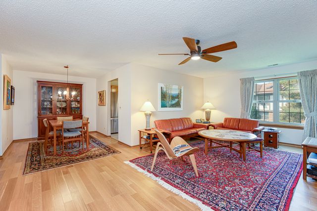 310 Carriage Way 2D, Bloomingdale, IL 60108