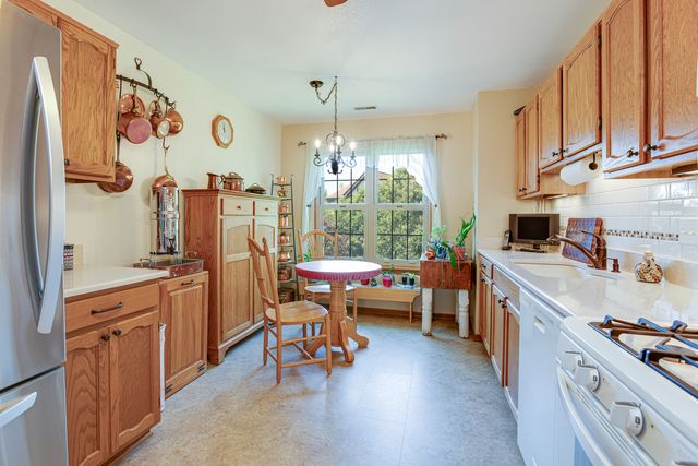 310 Carriage Way 2D, Bloomingdale, IL 60108