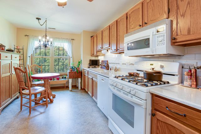 310 Carriage Way 2D, Bloomingdale, IL 60108