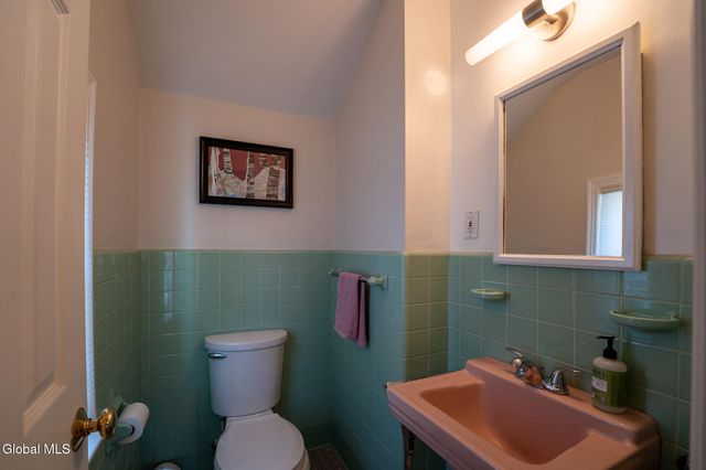 2232 Rosendale Road, Niskayuna, NY 12309