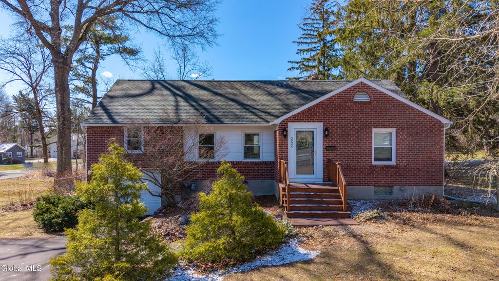 2232 Rosendale Road, Niskayuna, NY 12309