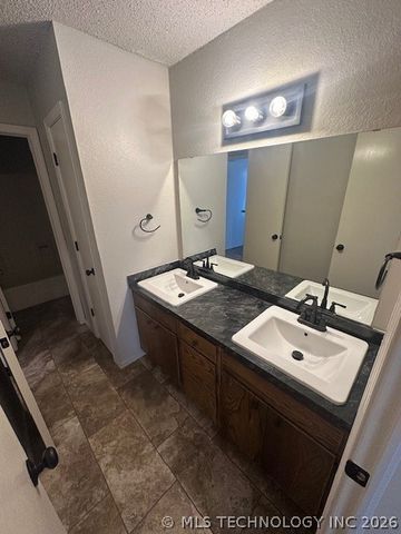 2701 Juniper Avenue 113, Broken Arrow, OK 74012