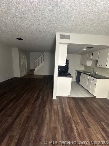 2701 Juniper Avenue 113, Broken Arrow, OK 74012