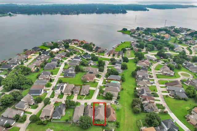 111 Cove Place, Montgomery, TX 77356