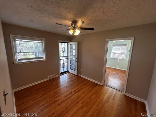 23130 Gardner Street, Oak Park, MI 48237