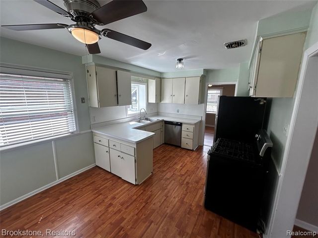 23130 Gardner Street, Oak Park, MI 48237