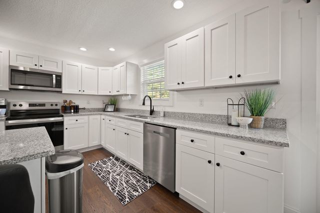 98 Deerview Lane, Russell Springs, KY 42642