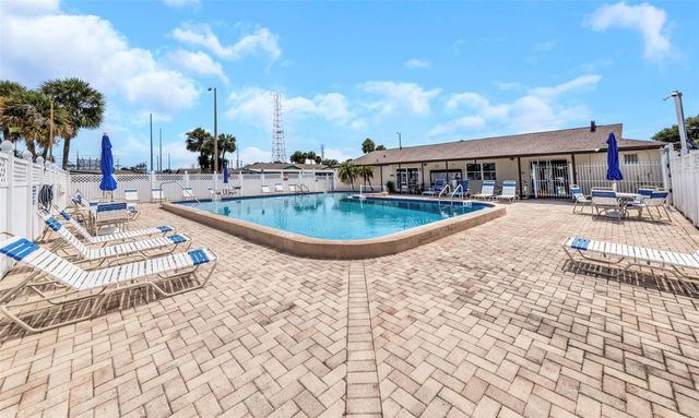 24862 US HIGHWAY 19 N 2105, Clearwater, FL 33763