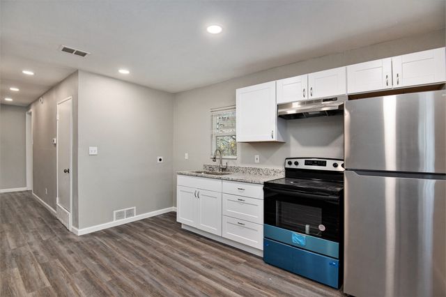 408 Dawson Circle B, Grand Prairie, TX 75051