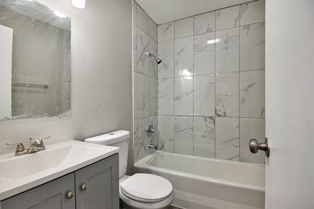 408 Dawson Circle B, Grand Prairie, TX 75051