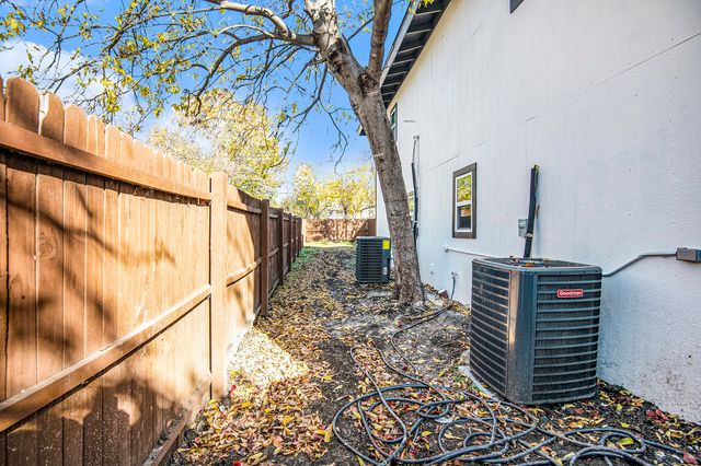 408 Dawson Circle B, Grand Prairie, TX 75051