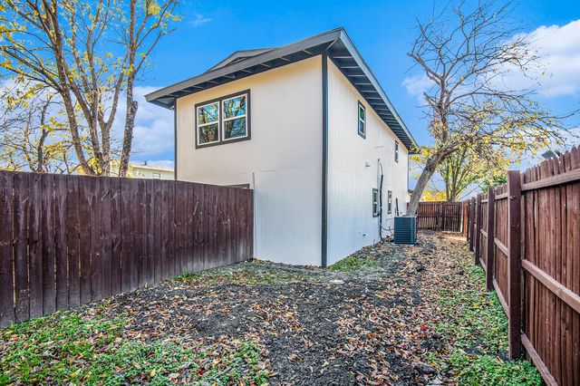 408 Dawson Circle B, Grand Prairie, TX 75051
