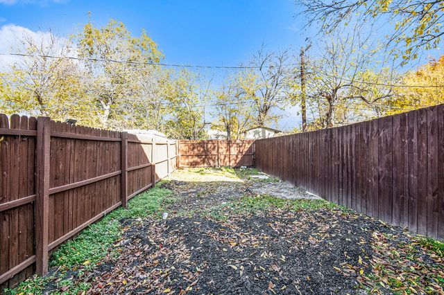 408 Dawson Circle B, Grand Prairie, TX 75051