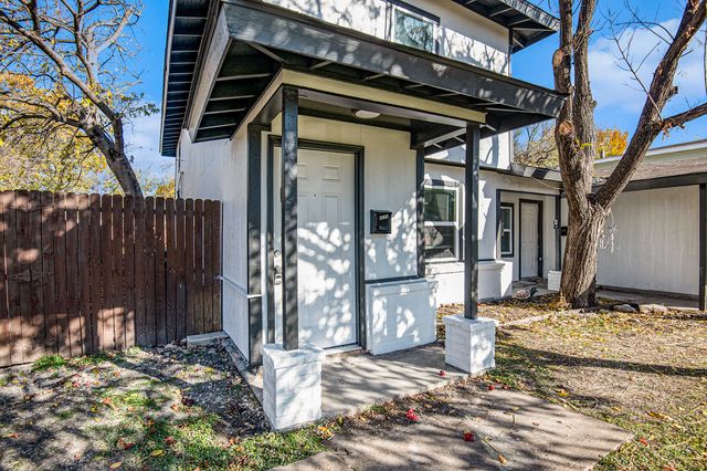 408 Dawson Circle B, Grand Prairie, TX 75051