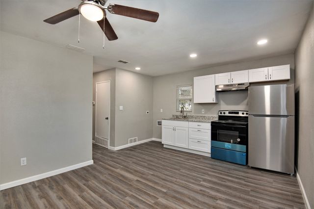 408 Dawson Circle B, Grand Prairie, TX 75051