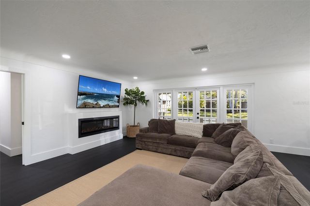 1433 PARK STREET N, St Petersburg, FL 33710