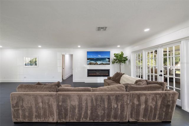 1433 PARK STREET N, St Petersburg, FL 33710