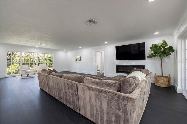 1433 PARK STREET N, St Petersburg, FL 33710