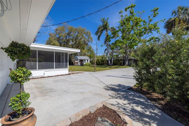 1433 PARK STREET N, St Petersburg, FL 33710