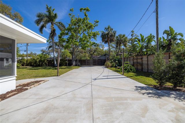 1433 PARK STREET N, St Petersburg, FL 33710