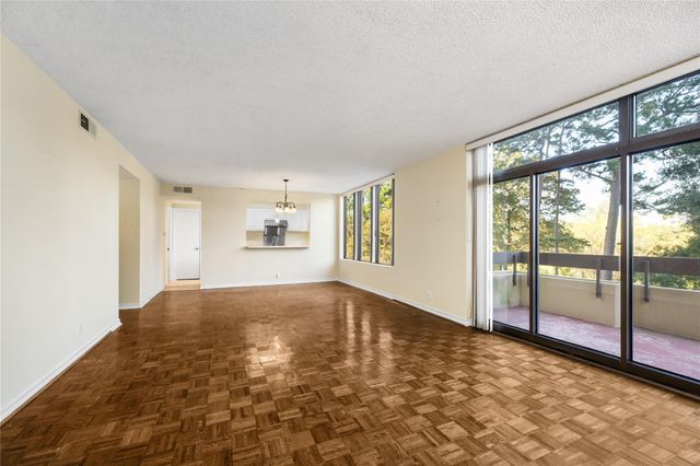 14655 Champion Forest Drive 302, Houston, TX 77069